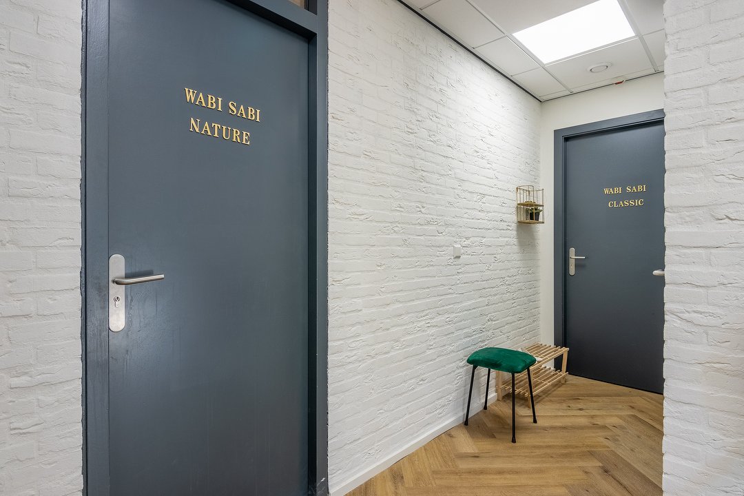 De gang met de deuren Wabi Sabi Nature en Wabi Sabi Classic